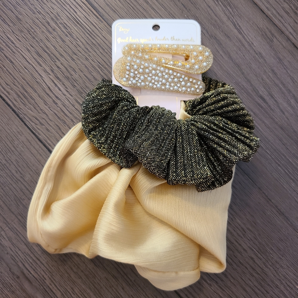 NEW Nordstrom Berry hair tie and clips